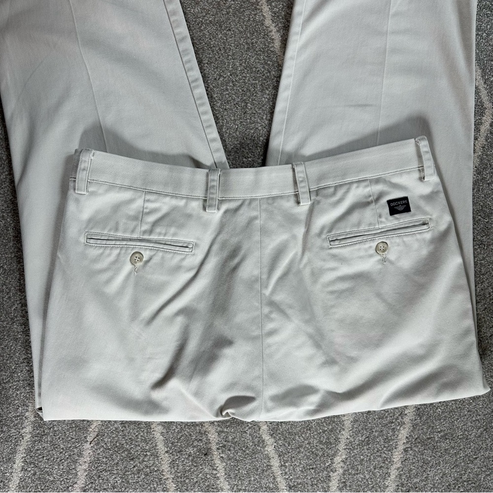 Dockers Classic Fit Pleated Front Tan Khaki Chinos w/ Individual Fit Waist Band - Picture 2 of 5